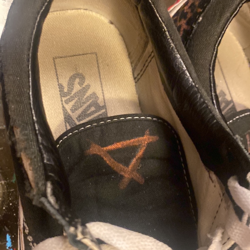 Distressed custom vans - Picture 5 of 12